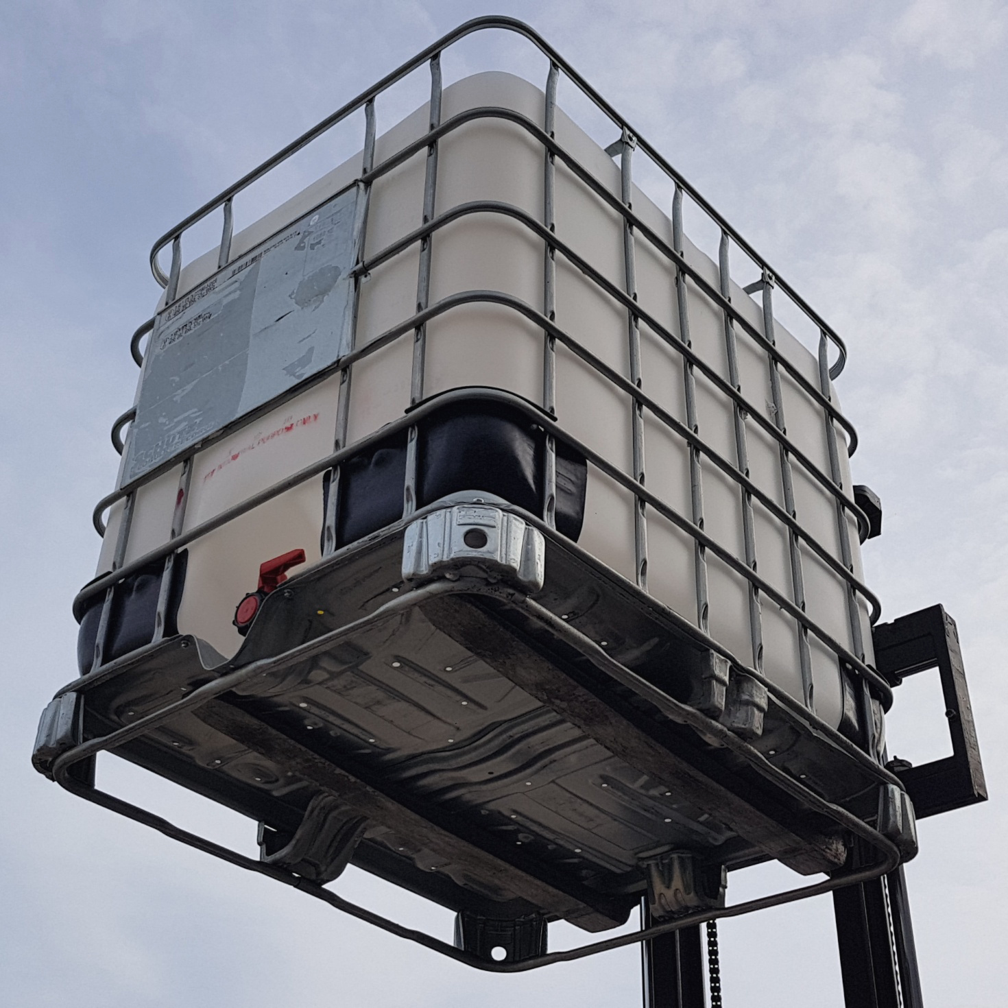 1000 l IBC Container Wassertank Gespült auf Stahlpalette